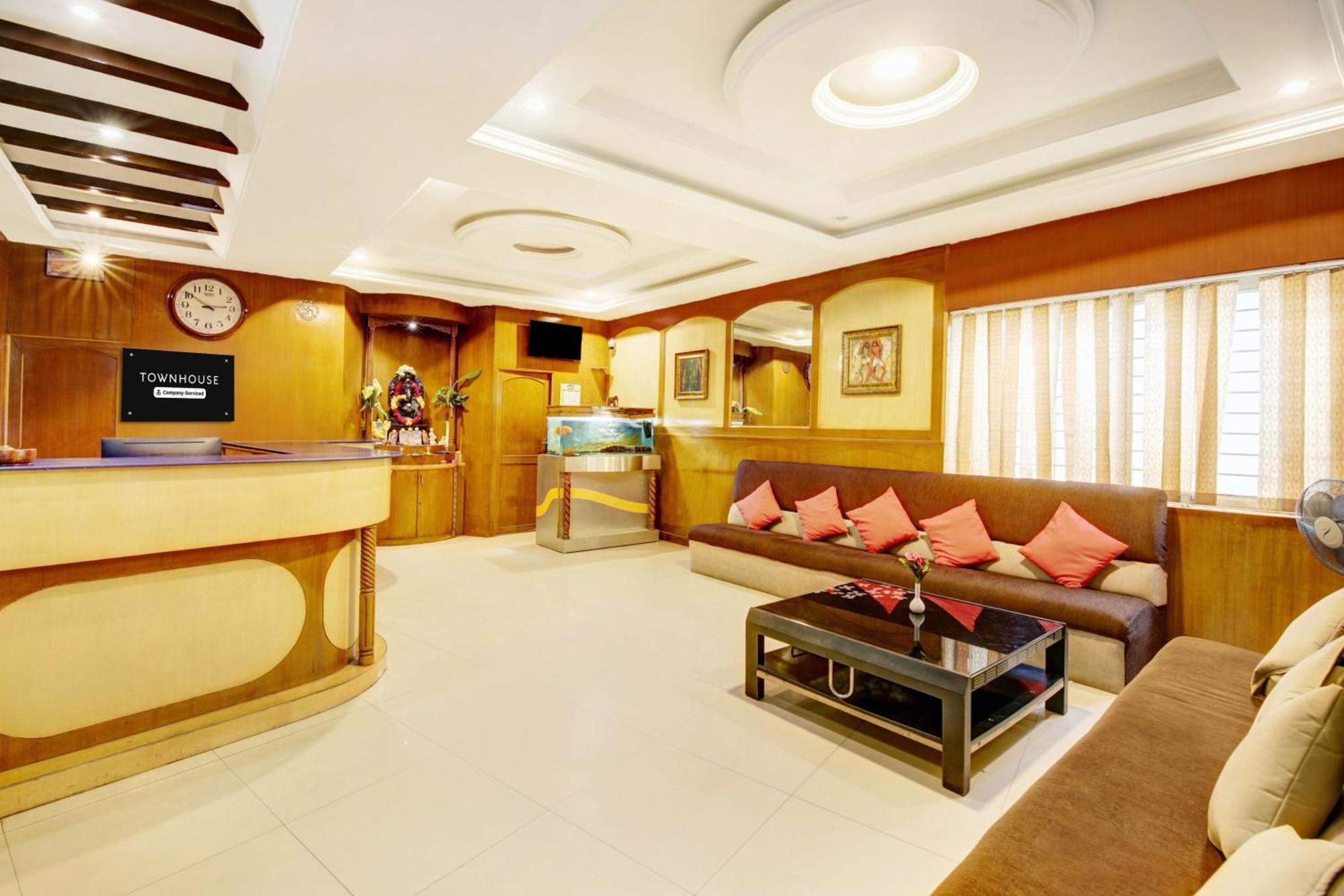 Super Townhouse Centre Formerly Mahendra Hotel